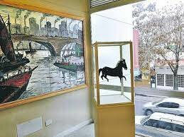 Veleta original en un museo.