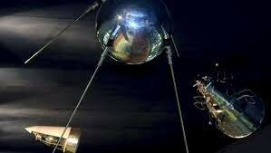 ENTRA EN ORBITA  L´SPUTNICK,PRIMER SATELIT ARTIFICIAL SOVIETIC