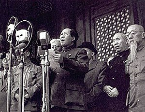 Mao Zedong, toma control de China.