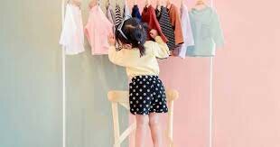 Elle s'habille à 7h et quart