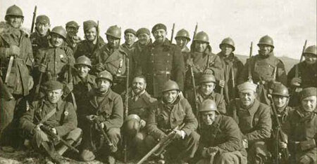 La URSS envía sus primeros equipos de ayuda a los republicanos. Llegan los primeros miembros de las Brigadas Internacionales.