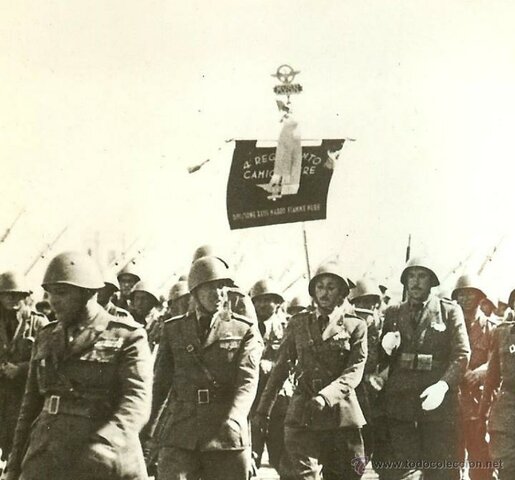 Los primeros soldados italianos, enviados por Mussolini, llegan a para ayudar a las fuerzas franquistas.