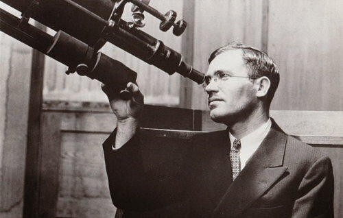 Descubrimiento del PLANETA PLUTÓN por el estadounidense CLYDE WILLIAM TOMBAUGH