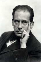 Fundación de LA BAUHAUS por Walter Gropius