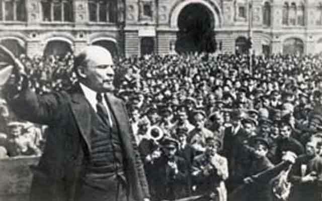Lenin es detenido  (R.R)