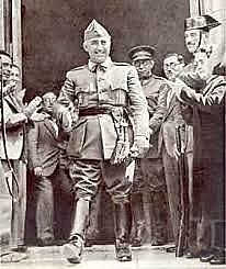 EL GENERAL FRANCISCO FRANCO DECIDE DESTINAR UNA IMPORTANTE PARTE DE SUS FUERZAS PARA LIBERAR A LOS REBELDES ASEDIADOS EN EL ALCÁZAR DE TOLEDO.