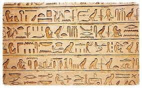 Apareix l'escriptura a Mesopotàmia. Comença l'Edat Antiga