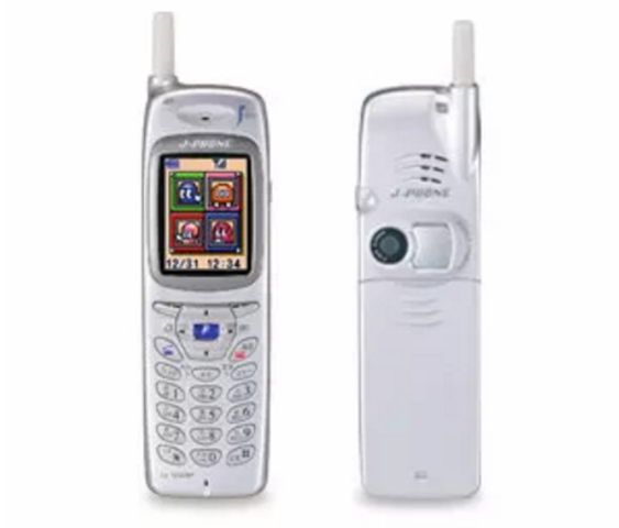 Aparición del primer teléfono con cámara digital