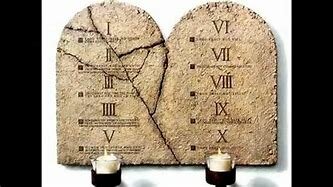 la adoracion incluyendo los Diez mandamientos. 1445 a.c