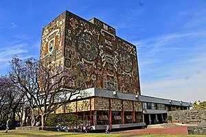 Se inaugura en la Ciudad Universitaria la Biblioteca Central de la Universidad Nacional Autónoma de México.