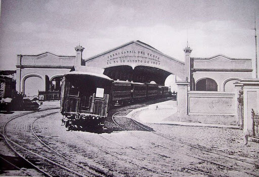 el ferrocarril amplio los continentes de la ciudad