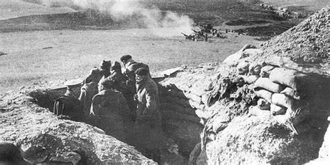Decisiva derrota de las fuerzas republicanas en la batalla del Ebro.