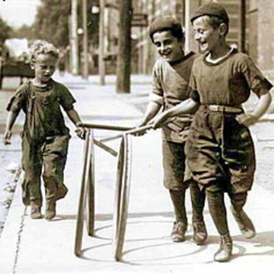 Timeline: ¡Tras los pasos de la infancia y la adolescencia!