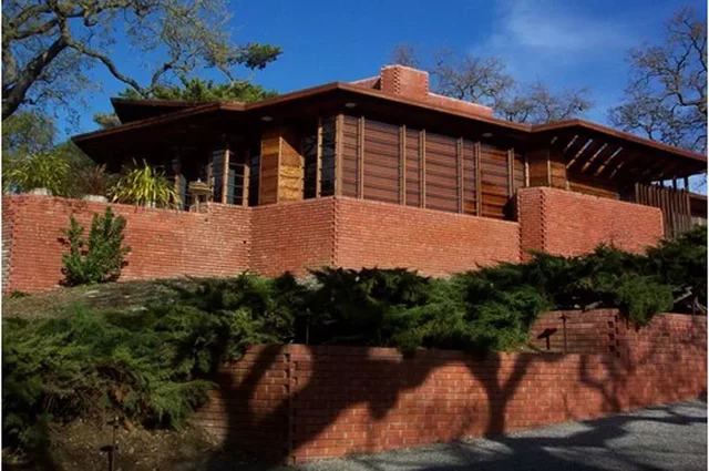 Casa Hanna / Casa Colmena