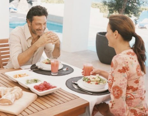 Miss Kinnian and Charlie go on a date.