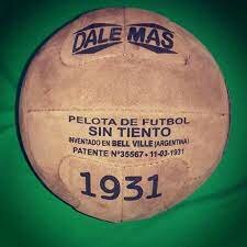 Invento de la primera pelota sin tiento.