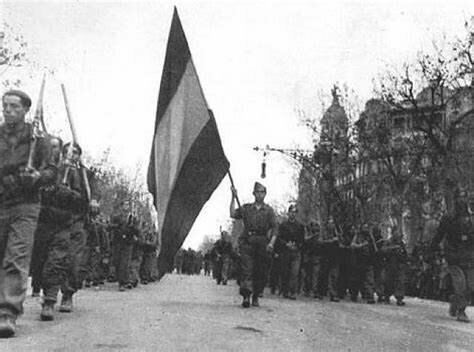 Las tropas franquistas lanzan una ofensiva contra Cataluña.