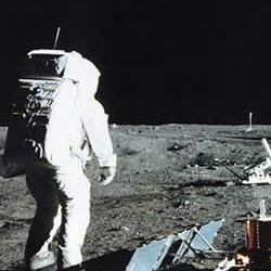 Por primera vez el hombre pisó la luna