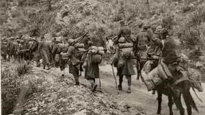 El ejército griego repele a los italianos y los fuerza a retroceder.