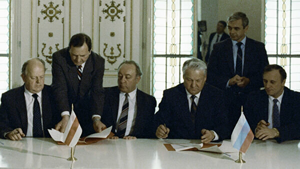 Firma del Acuerdo de disolución de la URSS, 8 de diciembre de 1991