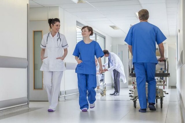 Trabajadores de salud enferman