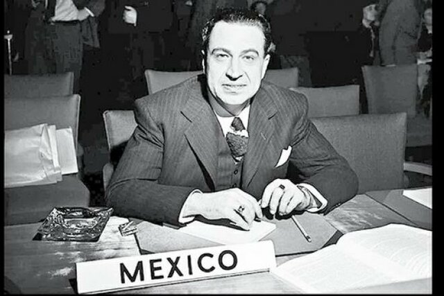 JAIME TORRES BODET Secretario de Educación Pública