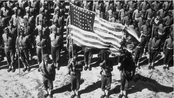 Las tropas británicas y estadounidenses desembarcan en Normandía.