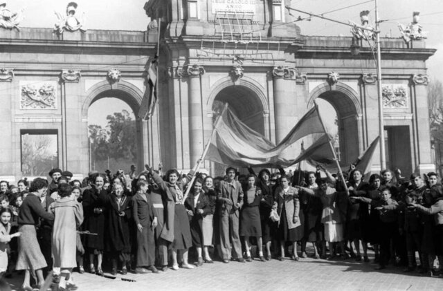 Las tropas nacionales entran en Madrid sin resistencia