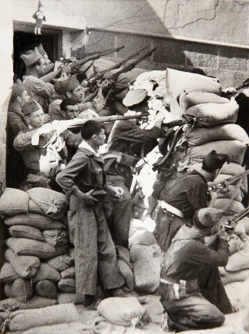 El general Francisco Franco decide destinar una importante parte de sus fuerzas para liberar a los rebeldes asediados en el Alcázar de Toledo.