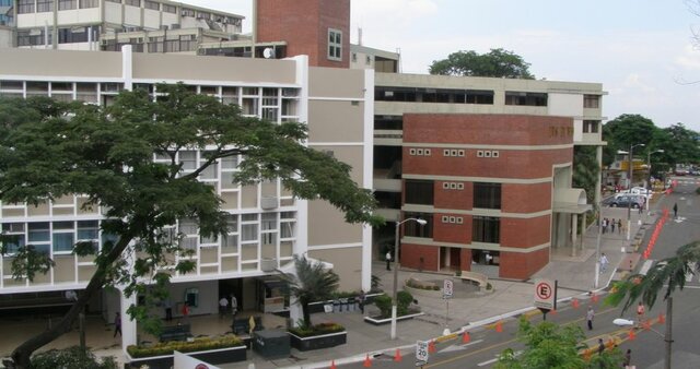 IMPLEMENTACIÓN DE UN ROBOT SUMO DE PELEA UTILIZANDO EL SISTEMA EMBEBIDO NANO ARDUINO MEDIANTE EL MICROCONTROLADOR  ATMEGA