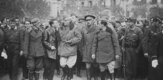 Las tropas franquistas lanzan una ofensiva contra Cataluña.