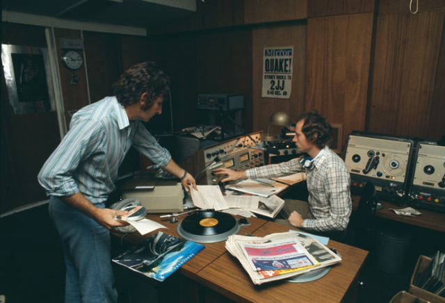 1970's Entertainment: FM Radio