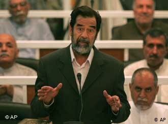 Saddam Hussein anuncia retirada