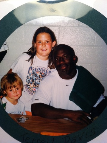 En mil novecientos noventa y nueve  yo conocí Terrell Davis.