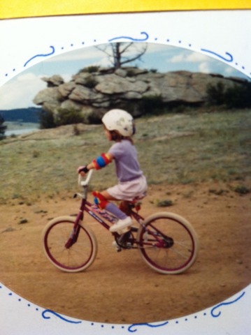 En dos mil yo aprendí montar en bicicleta.