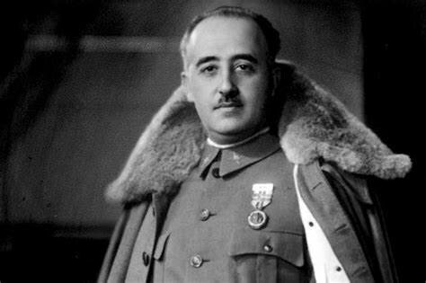 Franco nombrado generalísimo de los ejércitos y jefe de Estado.