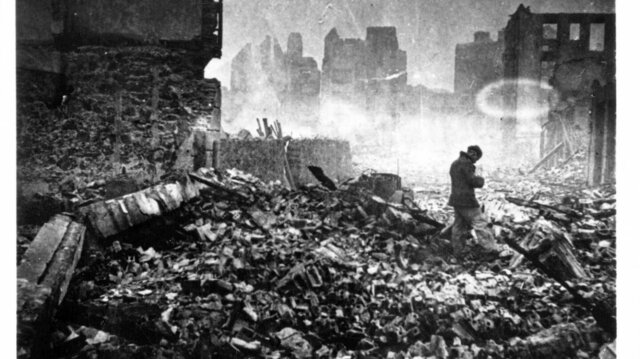 La ciudad vasca de Guernica sufre un brutal bombardeo el día 26 a cargo de la Legión Cóndor