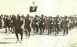 Los primeros soldados italianos, enviados por Mussolini, llegan a para ayudar a las fuerzas franquistas.