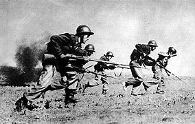 Comienza la batalla del Ebro con el avance republicano.