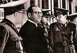 El gobierno de Negrín abandona Barcelona y se dirige a Figueras (Gerona) poco antes de que la capital catalana cayera en manos franquistas.