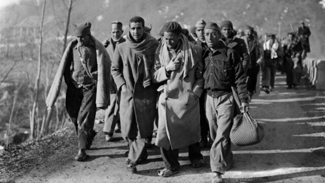 REFUGIADOS CRUZAN LA FRONTERA FRANCESA