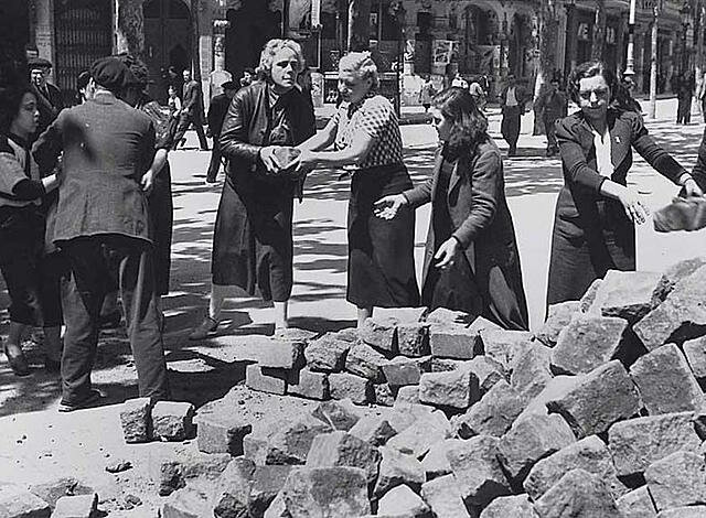 Luchan entre sí en Barcelona distintas fuerzas republicanas enfrentadas a causa de la primacía de la revolución o la organización militar.