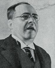 El socialista Juan Negrín sustituye a Largo Caballero al frente del gobierno republicano.