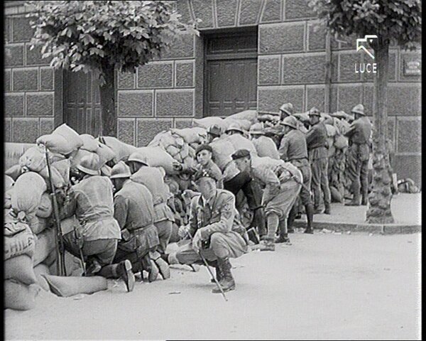 Los franquistas conquistan Bilbao y el resto de los territorios vascos que no se hallaban bajo su control.