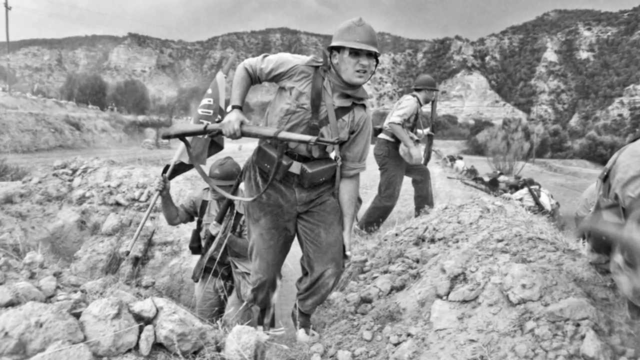 Decisiva derrota de las fuerzas republicanas en la batalla del Ebro