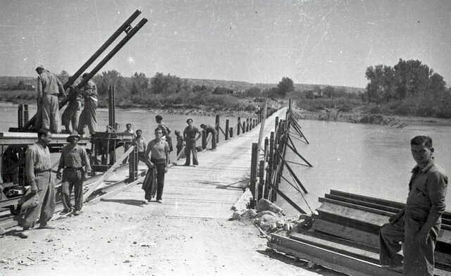 Decisiva derrota de las fuerzas republicanas en la batalla del Ebro.