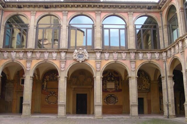 Fundación de la primera universidad