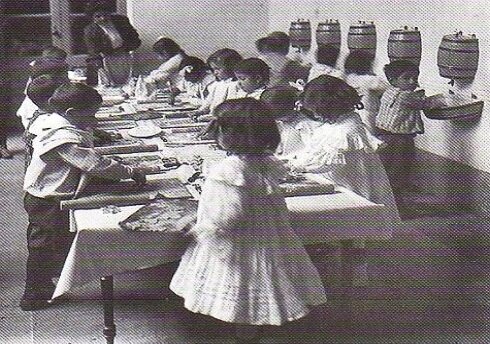 Educación preescolar y primaria por áreas de conocimiento