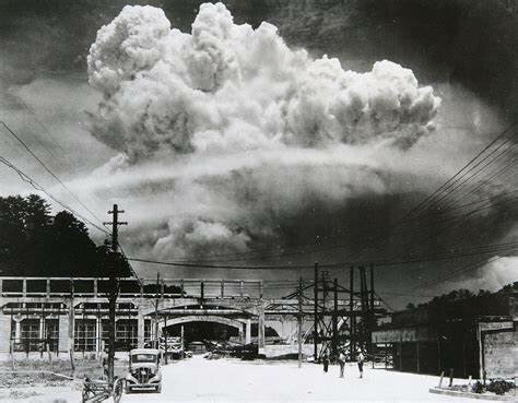 EE.UU. lanza una Bomba atómica en Nagasaki.