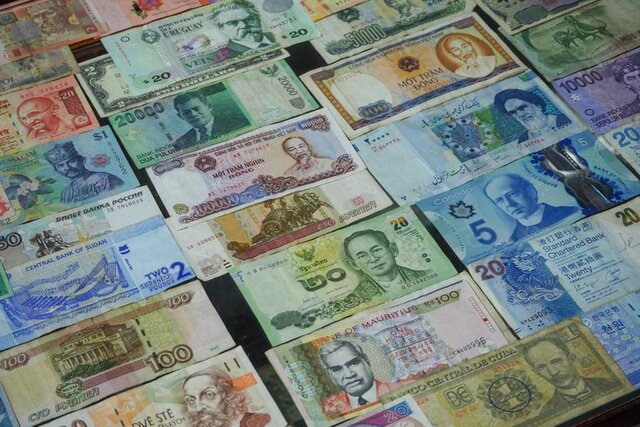 Cada país innova y crea su moneda propia.